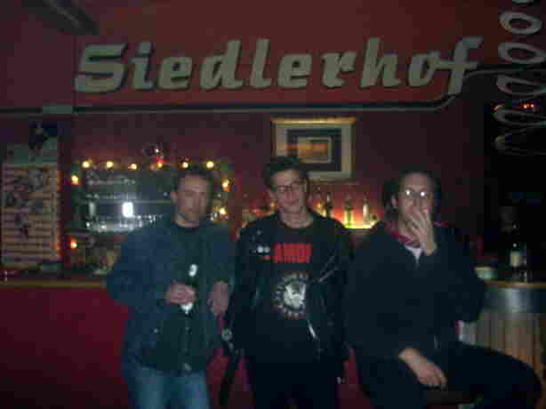 The Umlaut before or after their first gig at Augsburg's legendary 80es underground club, Siedlerhof, April 9, 1988, which catapulted them straight into the stratosphere. Exactly 15 years later, they were to re-emerge from zombiespace and materialize at the Canteen.